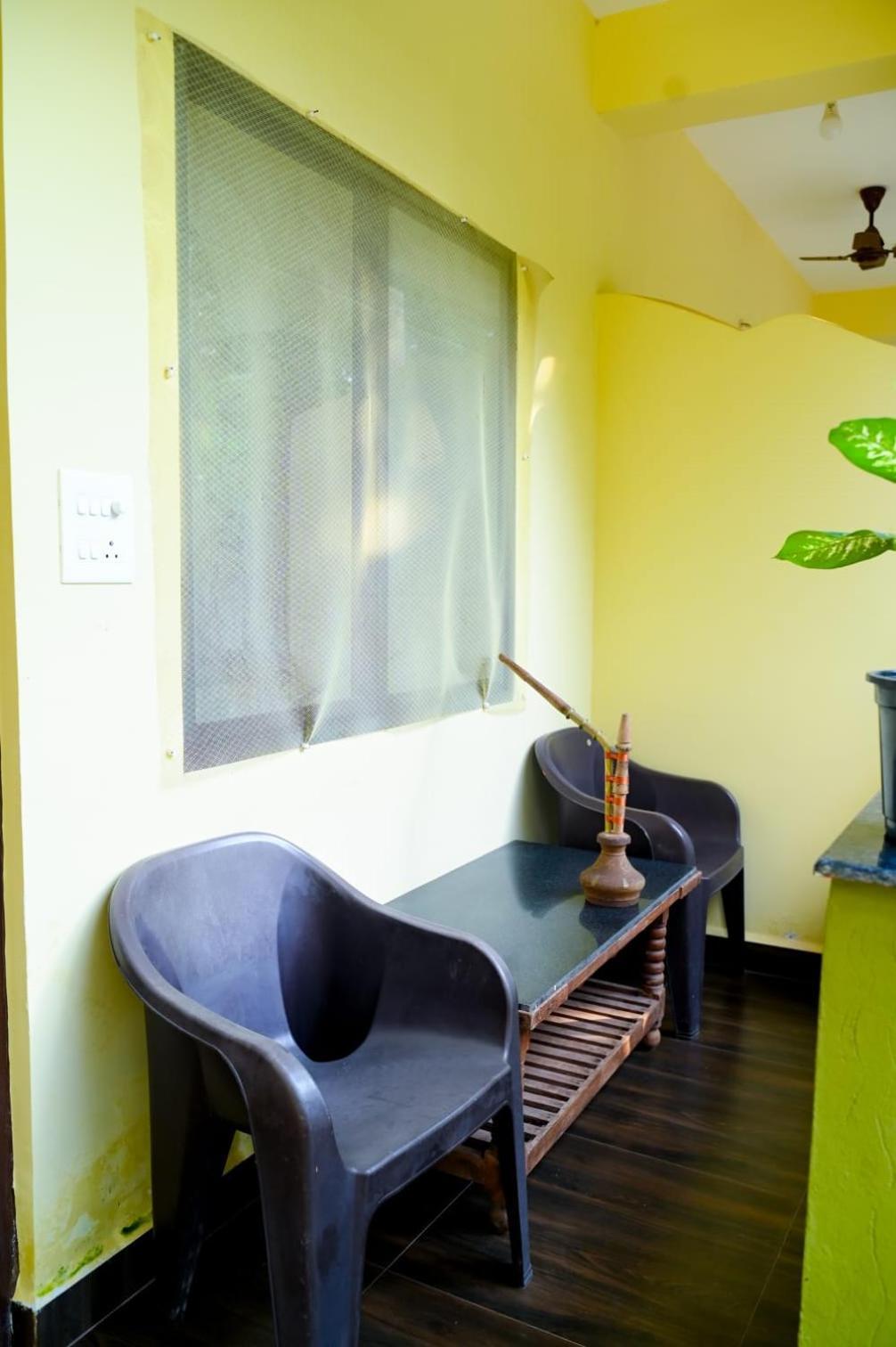 One Love Guest House Morjim Exterior photo